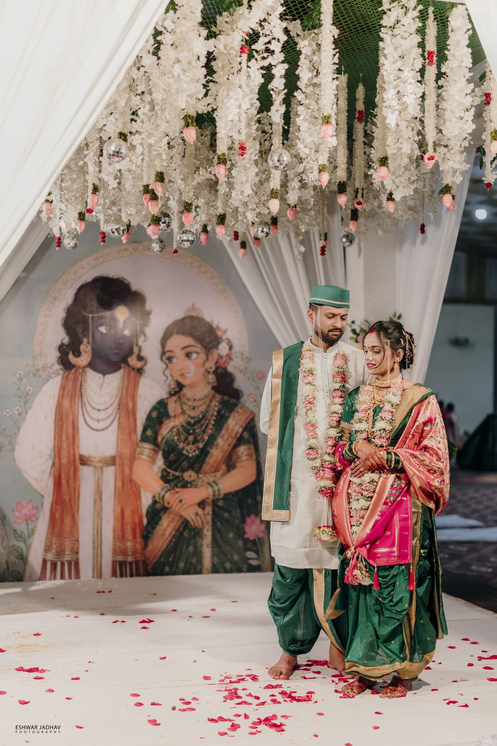 Bride and groom at their Maharashtrian wedding, photographed by EJ Photo Films
